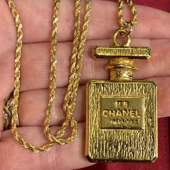 18" 14K Solid Gold Twisted Chain Necklace w CHANEL GP Perfume Bottle Pendant - Picture 2 of 8